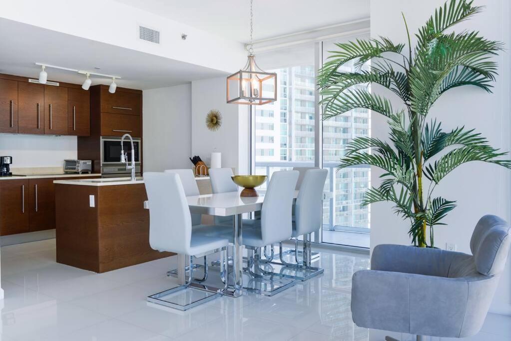 Wonderful 2 Bedroom Apt With Ocean Views At Icon Brickell ไมอามี ภายนอก รูปภาพ